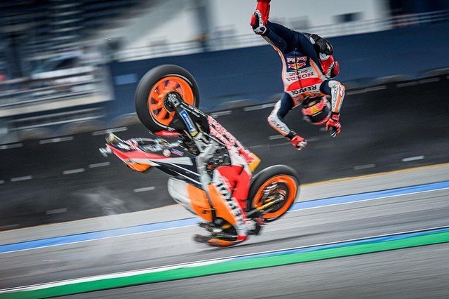 Marc-Marquez Mengalami-Kecelakaan-Motornya-Jumpalitan-Sesi Latihan-MotoGP-Thailand