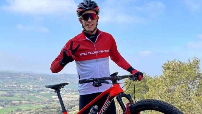 Delapan bulan setelah Marc Marquez mengalami patah tulang lengan kanan atas pada balapan MotoGP 2020 di Jerez, akhirnya dokter memberikan ijin untuk berlatih dengan sepeda motor di sirkuit Alcarras