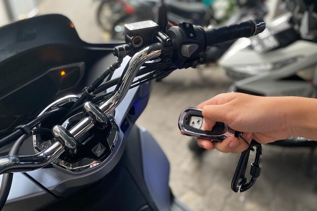 Masalah pada Knob Kunci Smart Key Bisa Jadi Aki Motor Bermasalah