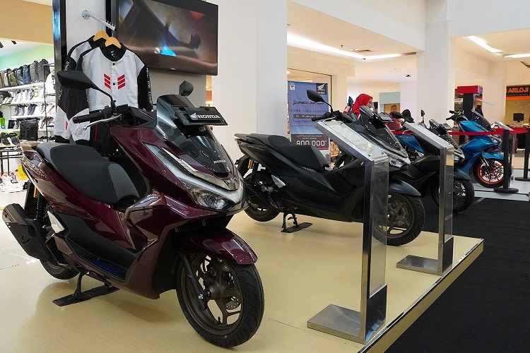 New Honda PCX 160 Premium AT Honda (1)