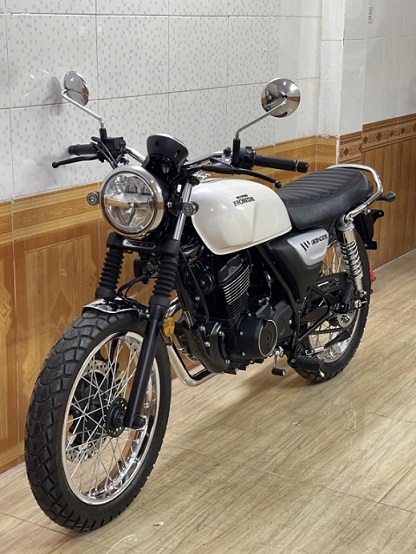 Honda CGX 150 Membawa Nuansa Retro di Jalanan (4)