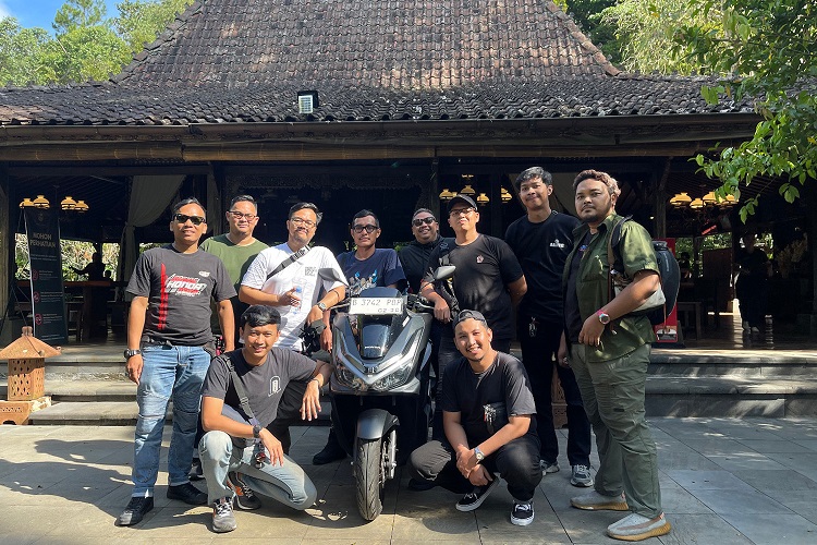RoadSync New Honda PCX 160 Diuji Langsung oleh Bapak –bapak Followers Setia @wahanahonda