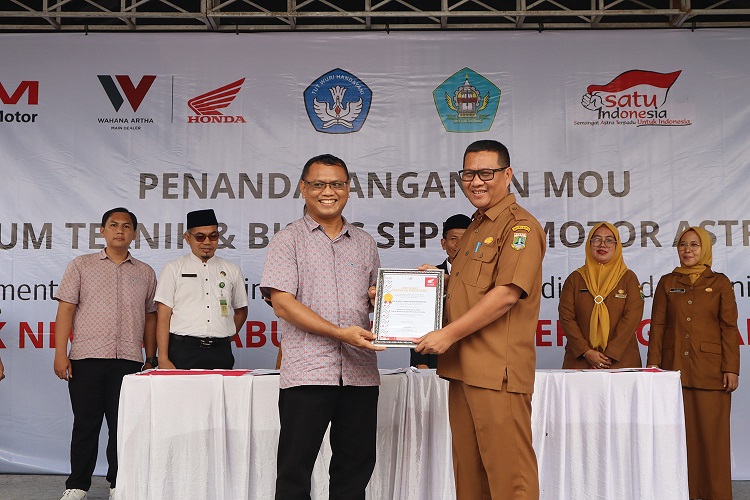 SMKN 3 Tangerang Kini Punya Fasilitas Uji Kompetensi Standar Honda (2)