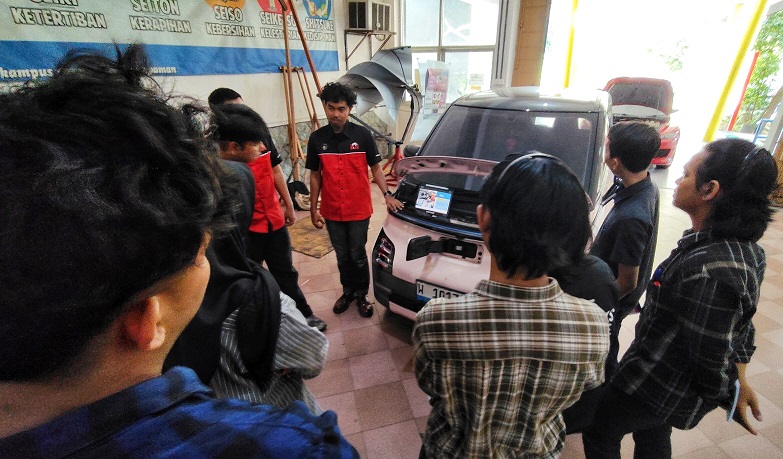 Wujud Kepedulian, Tekiro dan ITS Gelar Edukasi dan Servis Otomotif Gratis