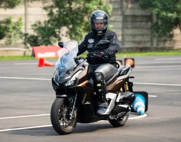 Review New Honda ADV160 Roadsync Skutik Petualang dengan Sentuhan Teknologi Masa Kini