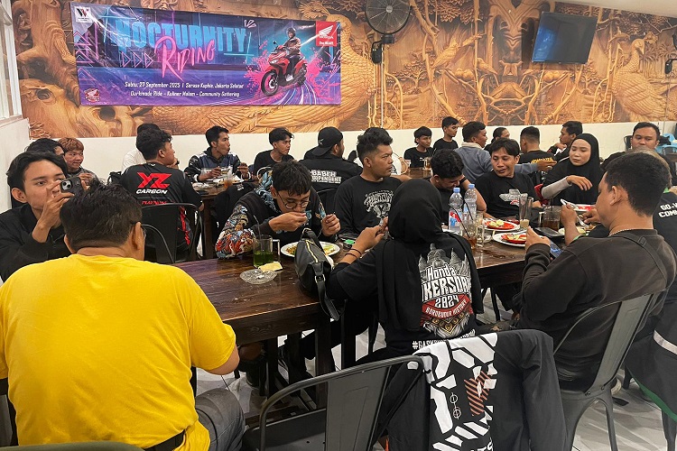 Rolling City Malam Hari, Komunitas Honda Vario Tunjukkan Gaya dan Aman Berkendara (4)