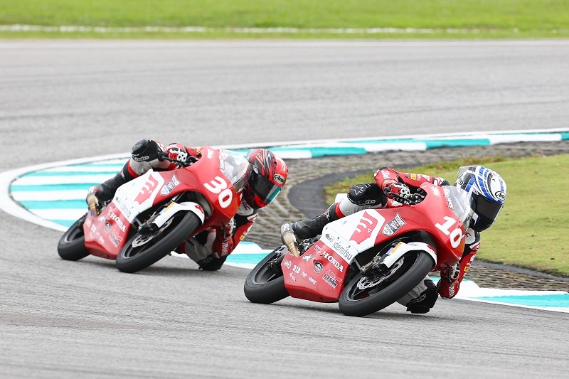 Pebalap Muda Astra Honda Buktikan Mental Baja di Akhir Musim IATC 2025 (2)