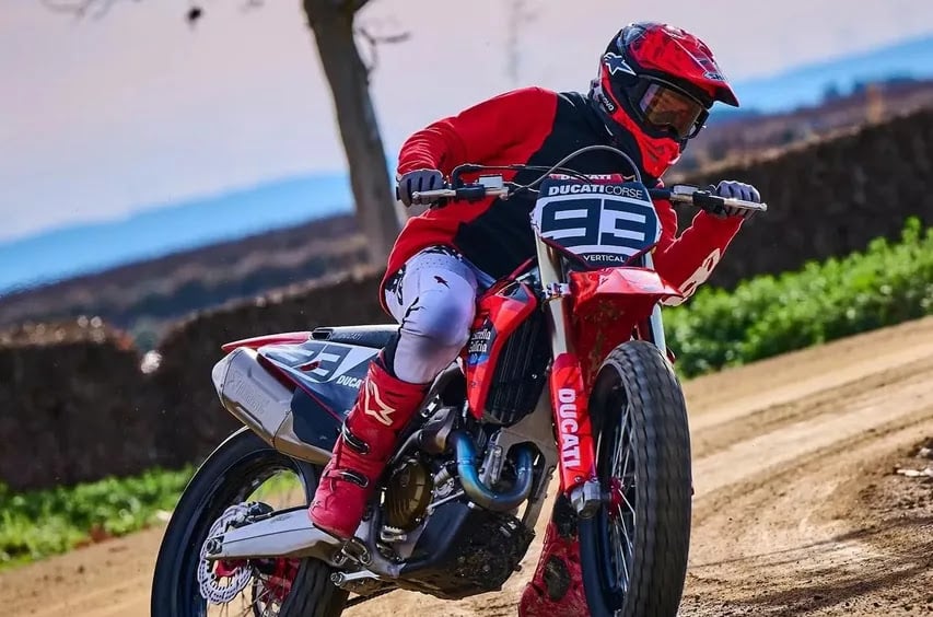 Marc Marquez Bangkit, Momen Latihan di Atas Motor Bikin Heboh (1)