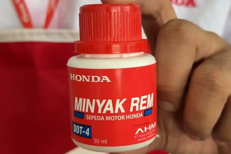 Jangan Tunggu Rem Bermasalah, Kenali Pentingnya Ganti Minyak Rem (1)