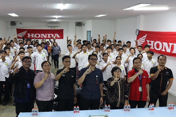 Siswa SMK Sint Joseph Antusias Mengenal Teknologi Honda Vario 125 Street Bersama AHBI (2)