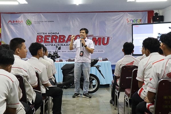 Siswa SMK Sint Joseph Antusias Mengenal Teknologi Honda Vario 125 Street Bersama AHBI (3)