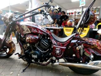 Motornya-Jacklyn-Choppers-di-Cat-Pakai-Diton-Premium