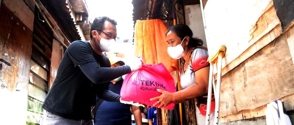 Tekiro-Tools-Bekerjasama-Dengan-Polsek-Metro-Penjaringan-Ringankan-Beban-Masyarakat-Bagikan-Ribuan-Paket-Sembako