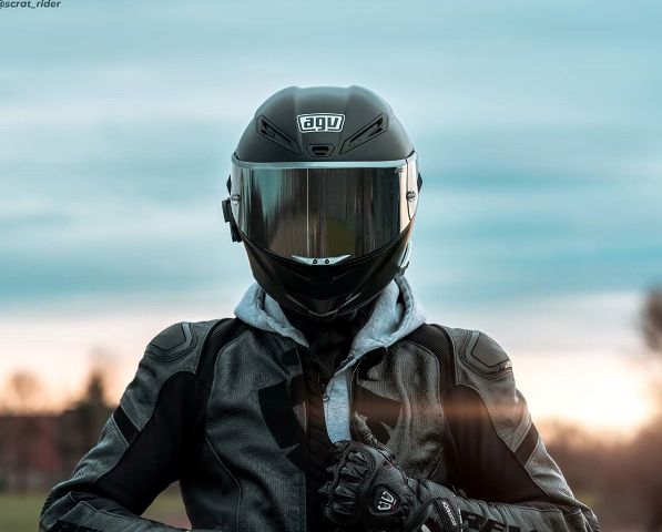 Tips-Membersihkan-Helm-Sendiri