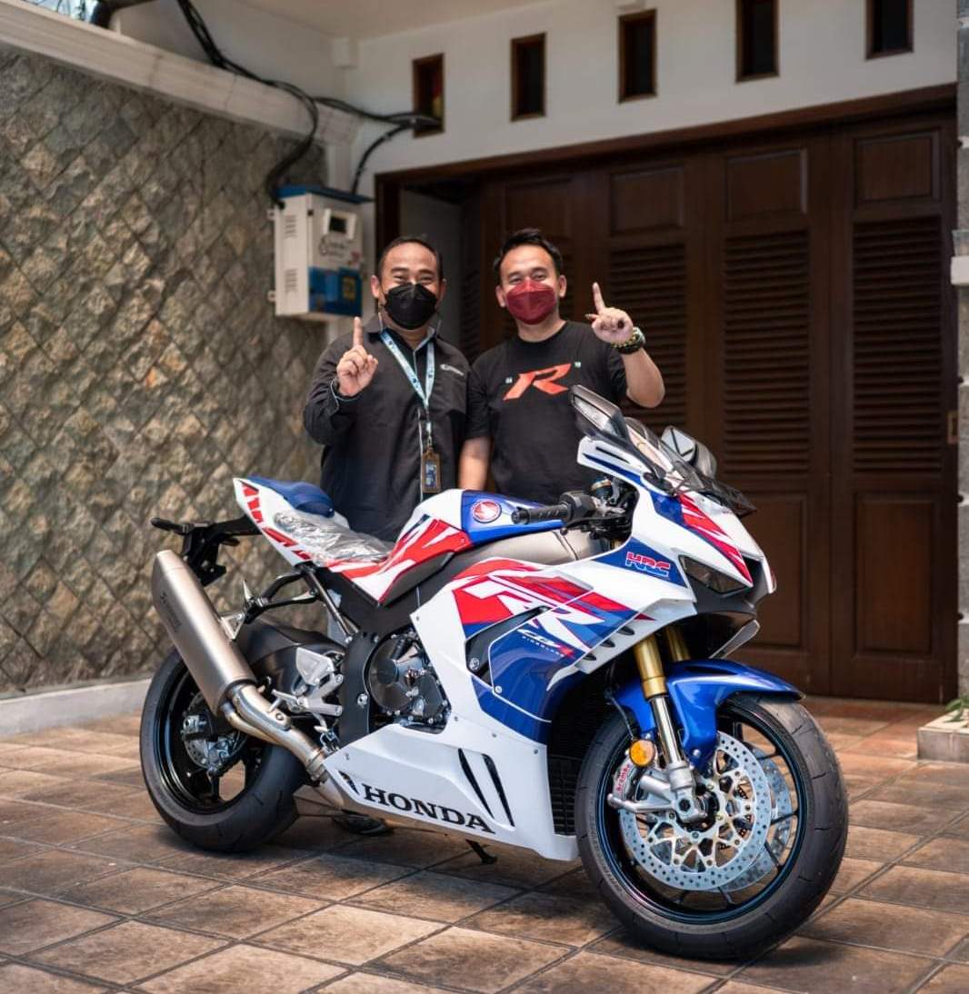 Wahana Honda Big Wing Bikin Senyum Konsumen CBR1000R-R Fireblade SP_copy1 (3)