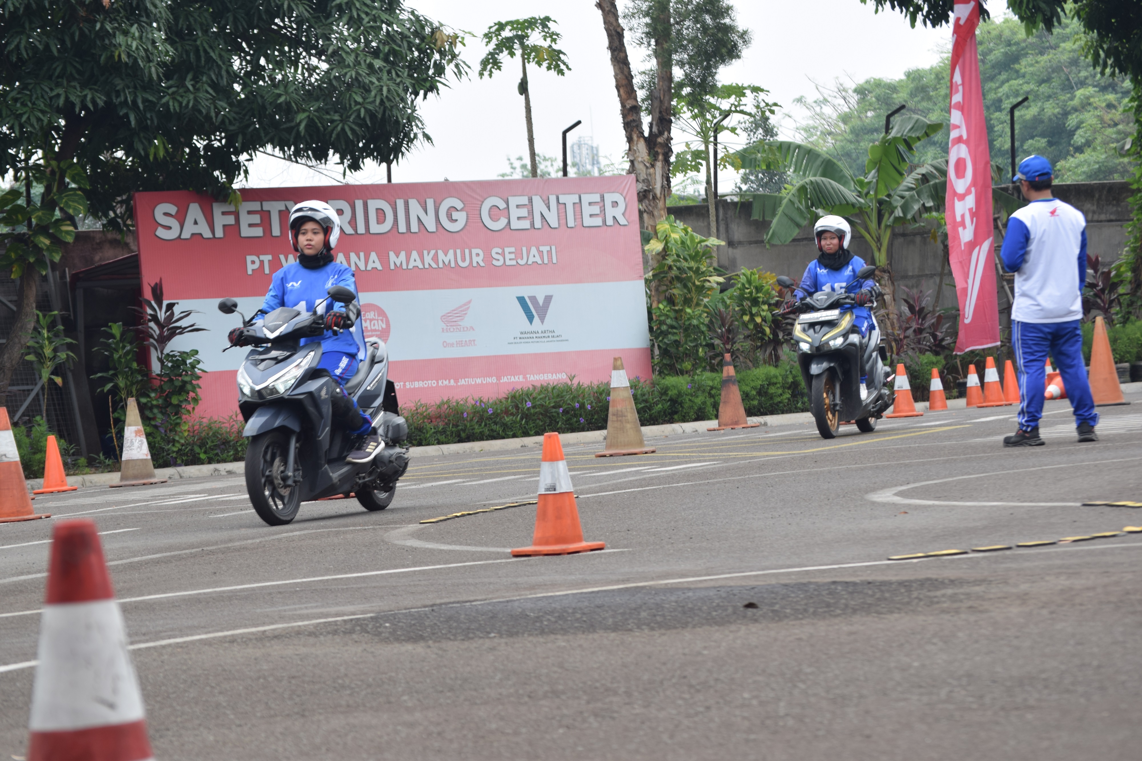 Wahana Mendorong Peran Wanita Menerapkan Safety Riding Sepeda Motor di Jalan