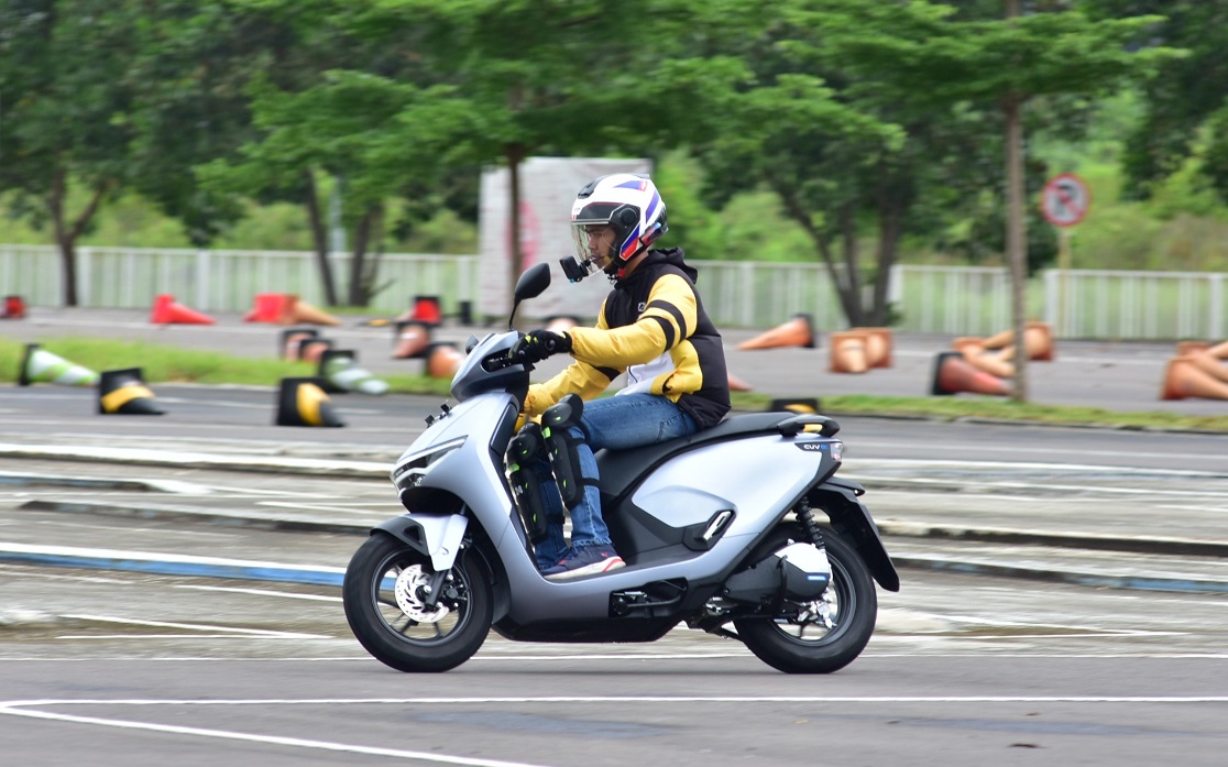 Nikmati Koneksi Tanpa Henti di Jalan dengan RoadSync Duo pada Honda CUV e (2)