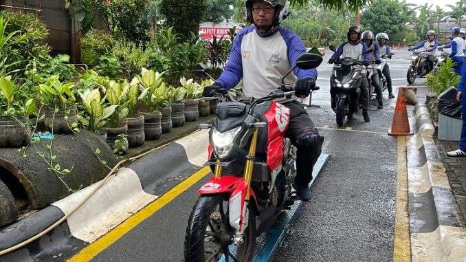 Wahana Berdayakan Komunitas untuk Keselamatan Berkendara (3) Wahana Berdayakan Komunitas untuk Keselamatan Berkendara (3)