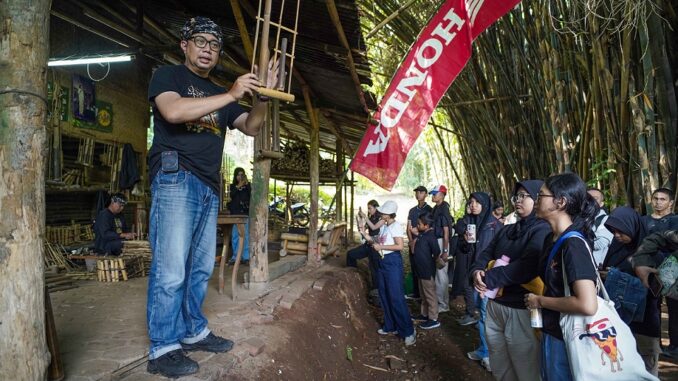 AHM dan Sekolah Bersatu Lestarikan Budaya Indonesia (1) AHM dan Sekolah Bersatu Lestarikan Budaya Indonesia (1)