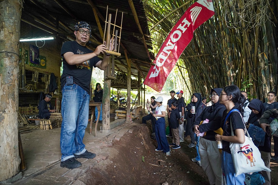 AHM dan Sekolah Bersatu Lestarikan Budaya Indonesia (1)