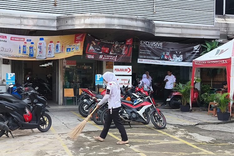 Dealer Honda WARI Peduli Lingkungan, Kurangi Sampah Plastik (2)