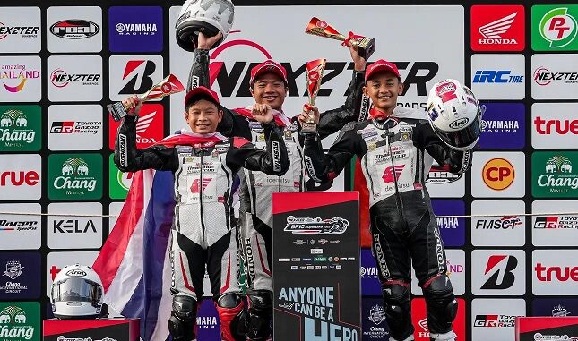 Pebalap Astra Honda Ukir Sejarah Indonesia Berjaya di Thailand & Italia! (2) Pebalap Astra Honda Ukir Sejarah Indonesia Berjaya di Thailand & Italia! (2)