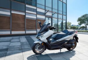 Tampil Beda, Honda Forza Kini Lebih Berkelas dengan Teknologi TFT Terbaru (3)