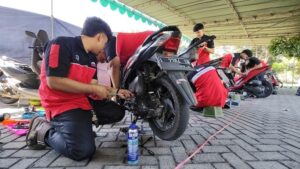 Tekiro dan ITS Gelar Edukasi dan Servis Otomotif Gratis