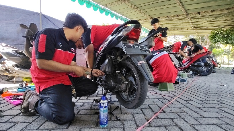 Tekiro dan ITS Gelar Edukasi dan Servis Otomotif Gratis