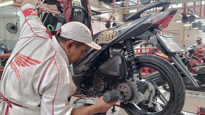 AHASS Tawarkan Paket Servis Spesial 17-an untuk Motor Honda (2) AHASS Tawarkan Paket Servis Spesial 17-an untuk Motor Honda (2)