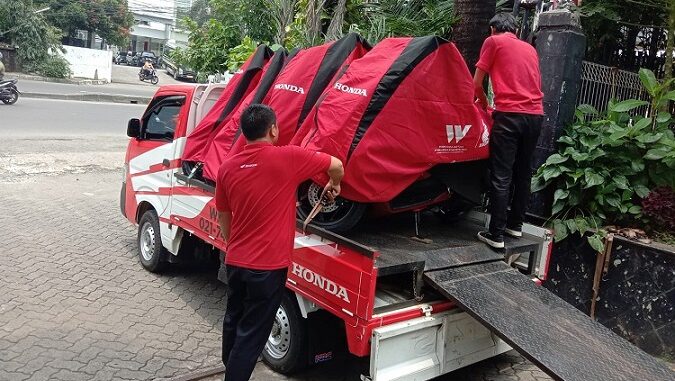 Motor Honda Impian Tiba dengan Aman Lewat Layanan ‘Deliver with Care’ WARI (1) Motor Honda Impian Tiba dengan Aman Lewat Layanan ‘Deliver with Care’ WARI (1)