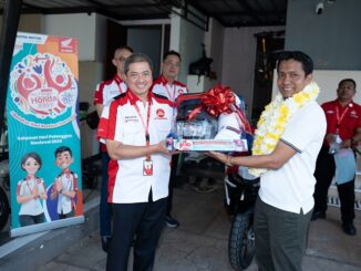 manajemen AHM bersama jaringan main dealer Honda turut mengantarkan langsung sepeda motor Honda ke rumah pelanggan, sebagai wujud apresiasi dan kebersamaan yang terus dijaga.