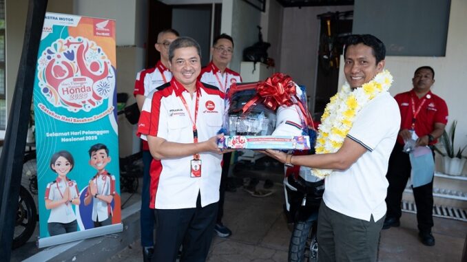 manajemen AHM bersama jaringan main dealer Honda turut mengantarkan langsung sepeda motor Honda ke rumah pelanggan, sebagai wujud apresiasi dan kebersamaan yang terus dijaga.