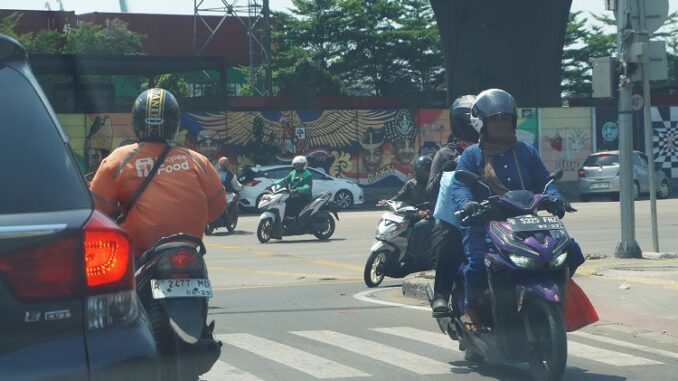 Tips Aman Berkendara 5 Hal yang Harus Diketahui Pengendara Wanita (1)