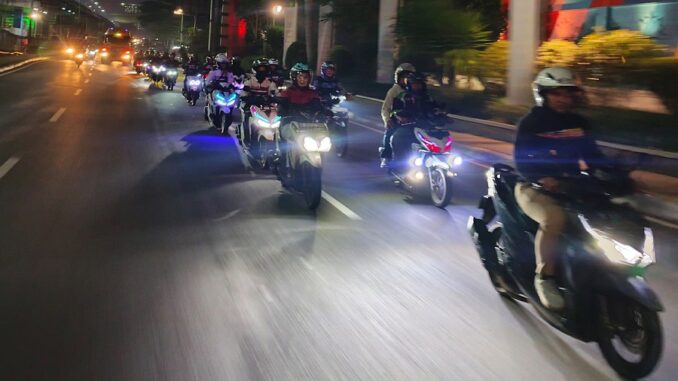 Rolling City Malam Hari, Komunitas Honda Vario Tunjukkan Gaya dan Aman Berkendara (3) Rolling City Malam Hari, Komunitas Honda Vario Tunjukkan Gaya dan Aman Berkendara (3)