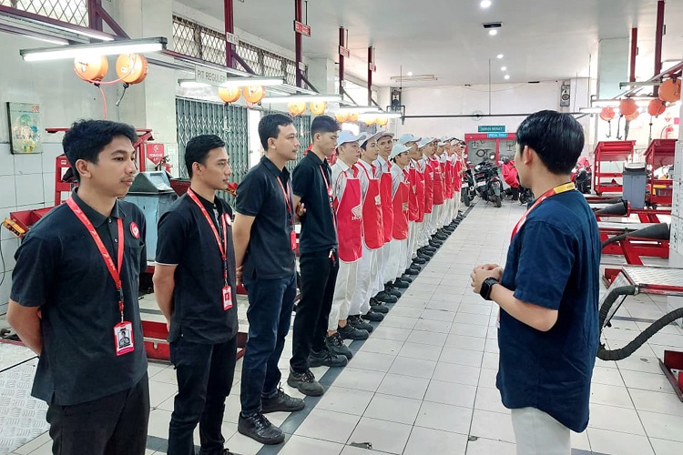 WARI Cetak Pemimpin dari Bawah Kisah Perjalanan Karier Penuh Inspirasi dari Mekanik (3)