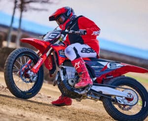 Marc Marquez Bangkit, Momen Latihan di Atas Motor Bikin Heboh (2)