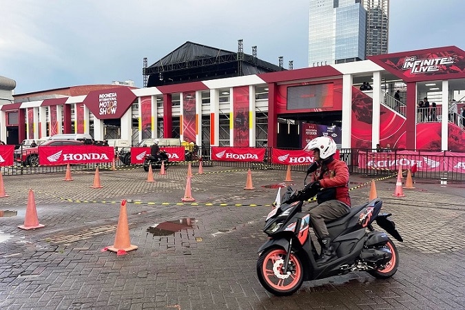 Komunitas Honda Uji Coba New Vario 125 Sekaligus Belajar Keselamatan Berkendara (1)