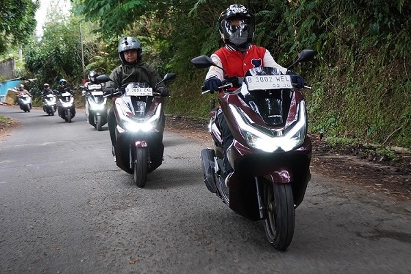 Ban Besar Bikin Motor Keren, Tapi Bisa Ancam Keselamatan (1)