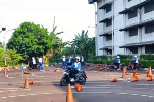 Bukan Sekadar Gaya, Ini Pentingnya Safety Riding bagi Pengendara Perempuan (2)