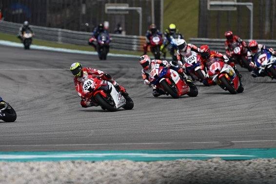 Kencang di Sepang, Pebalap Astra Honda Kibarkan Merah Putih di Podium