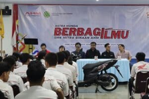 Siswa SMK Sint Joseph Antusias Mengenal Teknologi Honda Vario 125 Street Bersama AHBI (1)