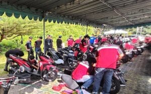 Tekiro Bersama ITS Surabaya Berikan Servis Gratis dan Pelatihan Otomotif bagi Masyarakat