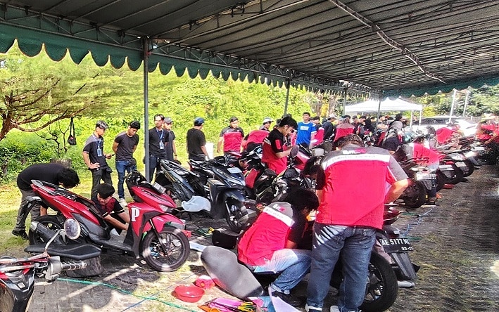 Tekiro Bersama ITS Surabaya Berikan Servis Gratis dan Pelatihan Otomotif bagi Masyarakat