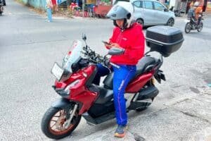 Jangan Biarkan Gadget Mengalihkan Fokus Saat Berkendara (1)