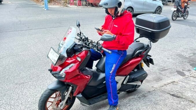 Jangan Biarkan Gadget Mengalihkan Fokus Saat Berkendara (1)