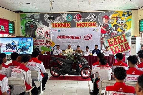 Biar Nggak Cuma Jago Teori, WMS dan AHM Kenalkan Teknologi Honda ke Siswa SMK! (2)